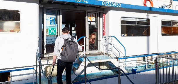 Un bateau pour héberger des personnes sans abri