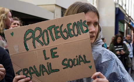 Les socialistes déposent une proposition de loi pour revaloriser les métiers du travail social